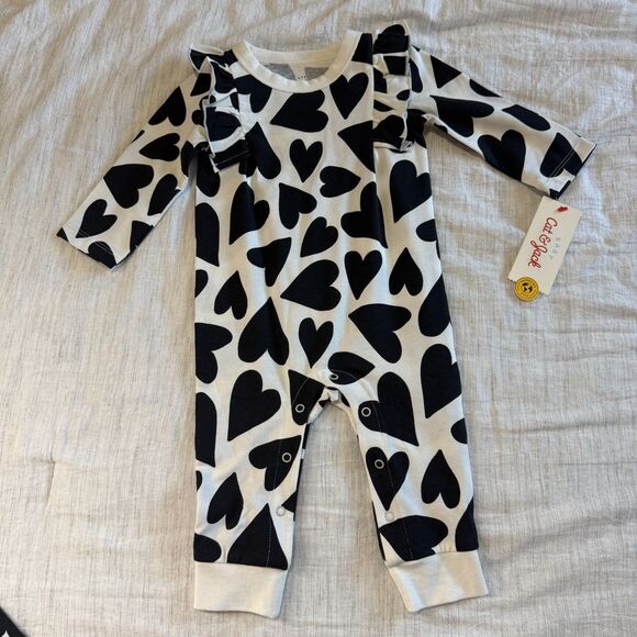 NWT Cat & Jack Baby Girl's Heart Ruffle Romper classic black white print 3-6 mth - Picture 1 of 7
